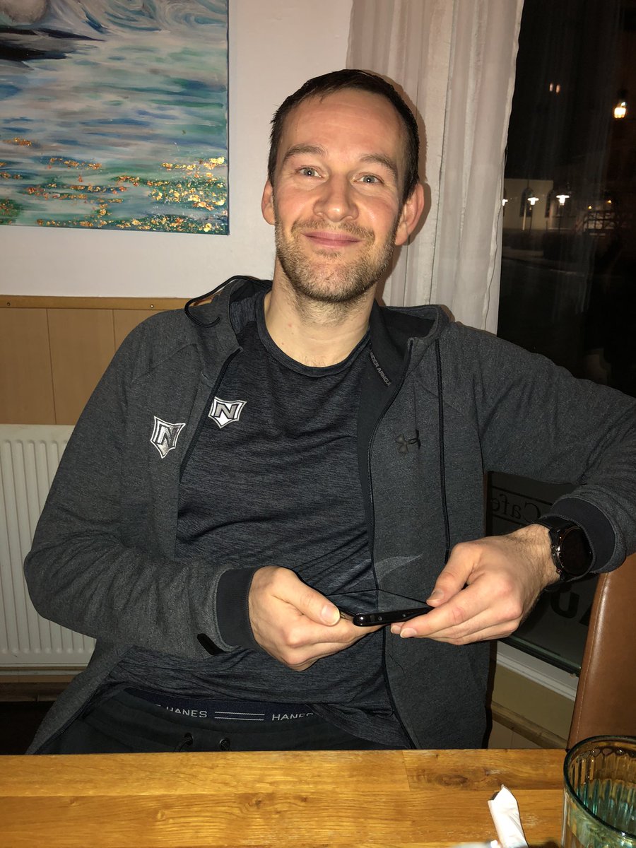 JonArnor98's tweet photo. 39 ára🤣🤣🤣🤣🤣 gleymdu því👦🏼 https://t.co/PURDI3XgAB