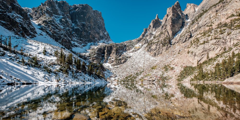 TheNextSummitA1's tweet photo. Emerald Lake was my very first hike in Rocky Mountain National Park and remains one of my favorite spots in the park today. That view of Hallett Peak above is just stunning. #Colorado #RMNP https://t.co/ZatYAnzGE5