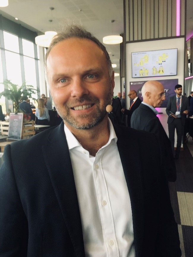 PCSG_World's tweet photo. New year and a brilliant new hire....💥Jon Kerbey💥, the 
@HS2ltd &amp; @HeathrowAirport digital strategy star, joins the PCSG team. https://t.co/h1P2U9ZAJG #newhire #teamtalk #datadriven #digitallybuilt #connecteddata #digitaltwin https://t.co/4qTWZJ9lRf