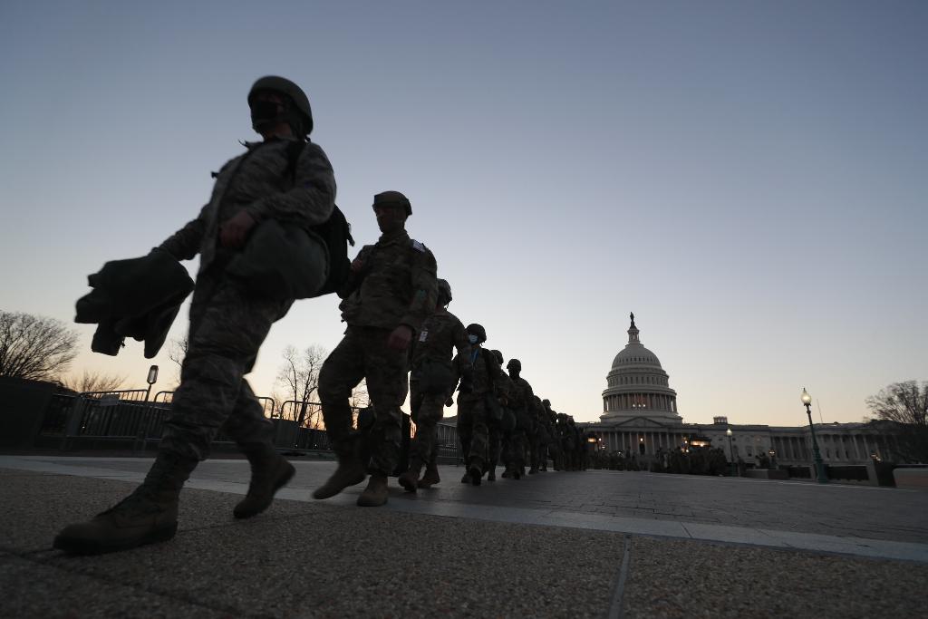 USArmy's tweet photo. Soldiers and Airmen from @NJNationalGuard arrive near the Capitol to set up security positions in Washington, D.C. 

Several units have traveled to provide support to federal and district authorities. 

 📸  by  Master Sgt. Matt Hecht

#CitizenSoldier | #ThisWeDefend https://t.co/bcTxWaFF8w
