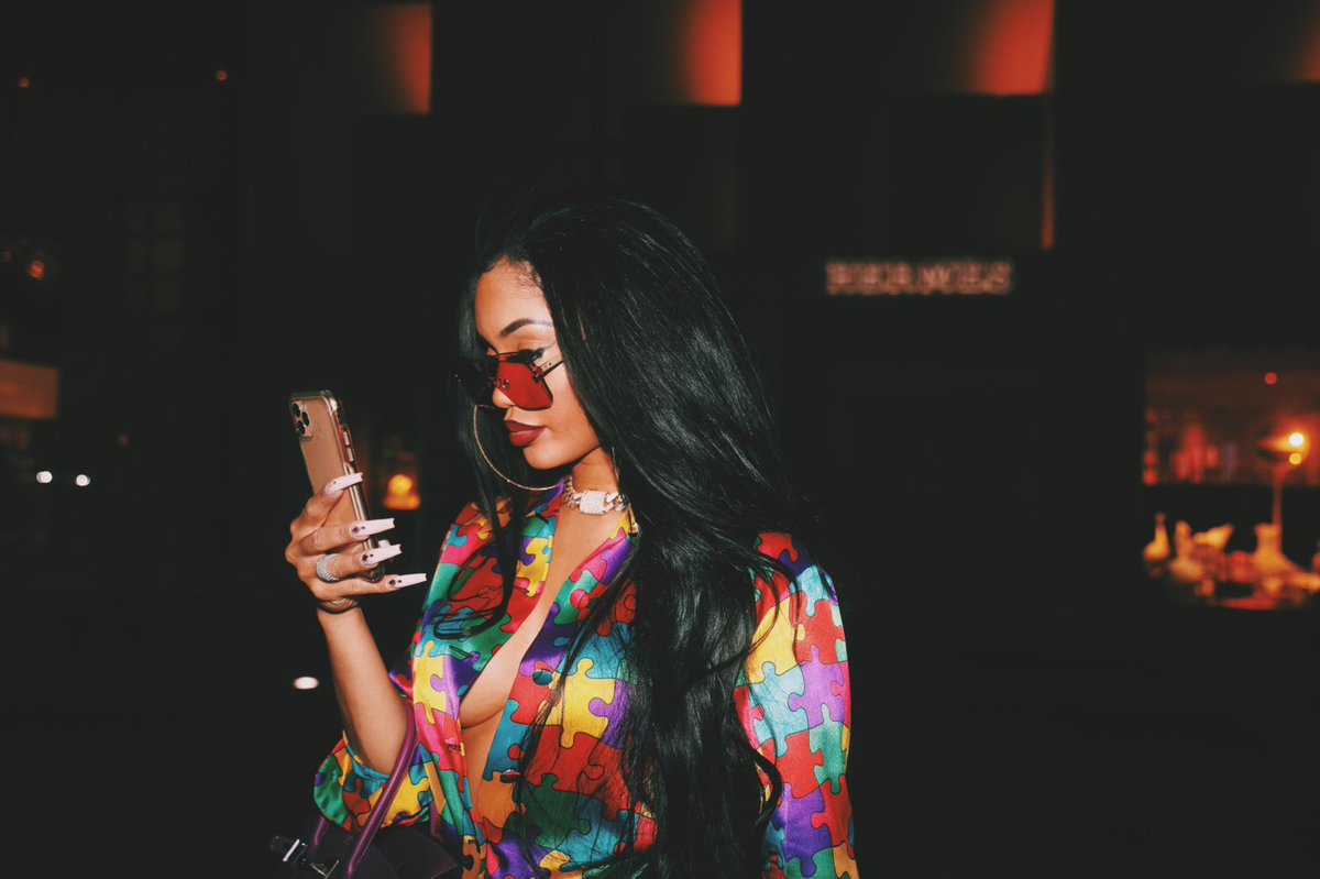 Saweetie's tweet photo. look good, taste good 🌺🍍. https://t.co/qUN9XiBQ1I