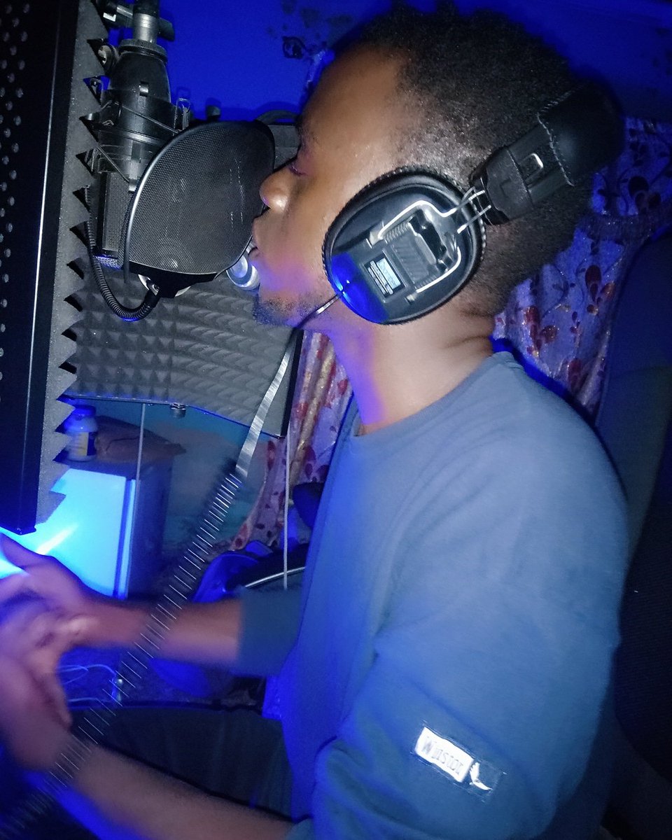 iam_kayfrey's tweet photo. Rap scientist!!! 
#Prolific #schoolboy #Blue #EndSARS #davido #Wizkid #rap #scientist #music https://t.co/A36QYTEUYA
