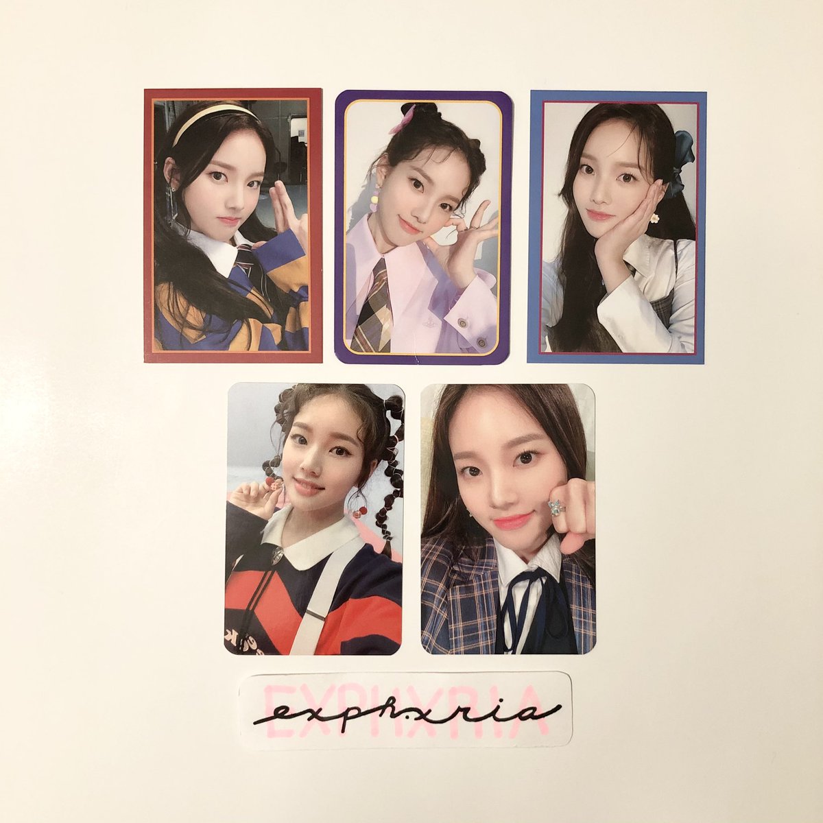 wts/t weeekly we can soojin pcs

$6 shipped per regular ; $8 shipped per preorder (+$1.00 ww)

please dm for availability and read the first 3-4 infos in my carrd exphxria.carrd.co

tags 🏷 photocard soojin jiyoon monday soeun jaehee jihan zoa mmt makestar