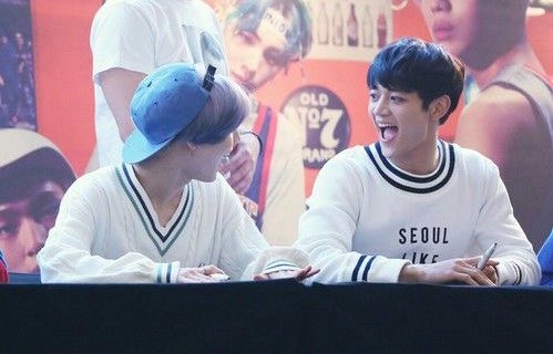 STAR5TWT's tweet photo. ¿Han notado que últimamente Ryuk y Fran no dejan de juntarse? Todo sea gracias a la cantidad de eventos que están sucediendo, pero ahora están más felices que antes debido al increíble #K4RDEBUT. Somos fans y nuestros bebés no pueden negarlo ‘cause #OHNANASOTY. 😸 https://t.co/ltSgUpncud