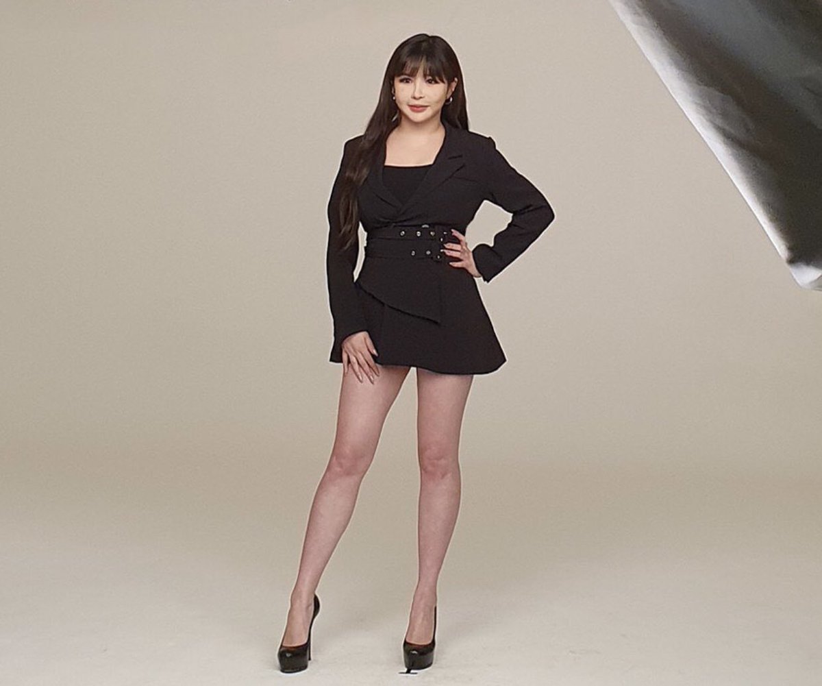 bomsupdates's tweet photo. [INSTAGRAM] Bom posted photoshoot pics on her account 

"My stylist said it was so pretty~ After losing 11kg, I'm confident and in good condition. I want to come back soon and meet the fans. #NoPhotoshop #JuvisDiet #11kg #ThankYouJuvis" https://t.co/4fO4DpWARB