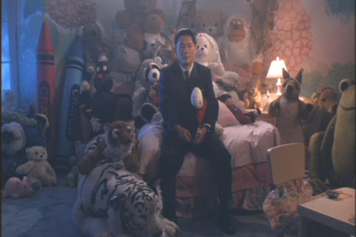 It's easy to sneer at JOHNNY MNEMONIC, but there are things to praiseThe director Robert Longo is a painter & has a good eye. He later said he wanted the film to be a sci-fi BLUE VELVET but its tone was lost in editing. I can believe that. It's sometimes quite funny.