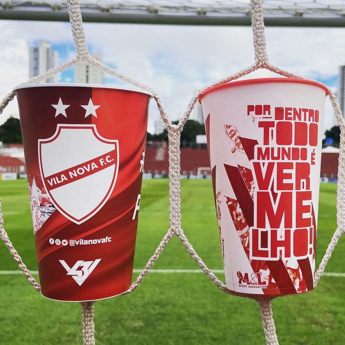 FUTBOX's tweet photo. Um brinde ao #Tigrão! Parabéns @VilaNovaFC pelo acesso à #SerieB! 👏👏 Grande trabalho dentro e fora de campo.

O manto sagrado #V43 é pé quente! 

#PorDentroTodoMundoÉVermelho #TimeDoPovo #LanseiaBraba #Futbox https://t.co/rKziGKNIC1