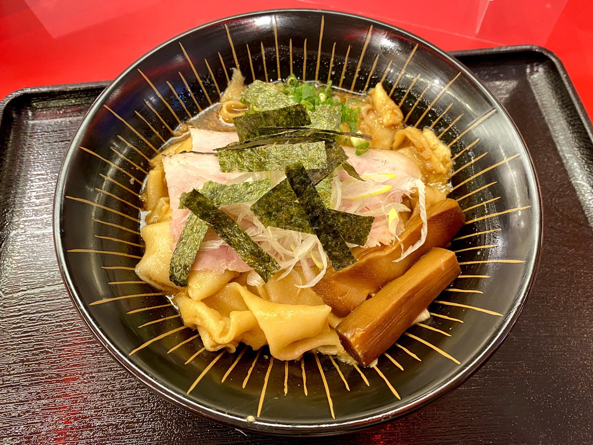 赤池洋文 On Twitter こうやって思い切って リニューアルしてしまう 決断と行動の早さが 庄野店主の凄いところ ワンハンドで食べられる容器も 使われなくなってしまったけど どうするんだろう まぁ Menshoグループの規模と 庄野さんの発想力を持ってすれば