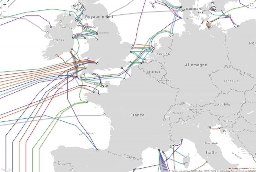 ATOMEE__'s tweet photo. Voici la carte mondiale des câbles sous-marins d’internet.

448 câbles sur lesquels plus de 99% des communications mondiales transitent.

Seulement 0.37% des données sont gérées par les satellites. https://t.co/qKqPJG7Y1j