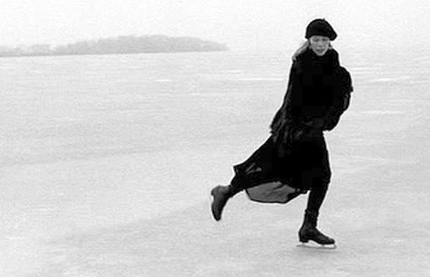 ddoniolvalcroze's tweet image. Singer-songwriter Joni Mitchell, skating on Lake Mendota, Madison, WI, 1976 
(Photo: Joel Bernstein)