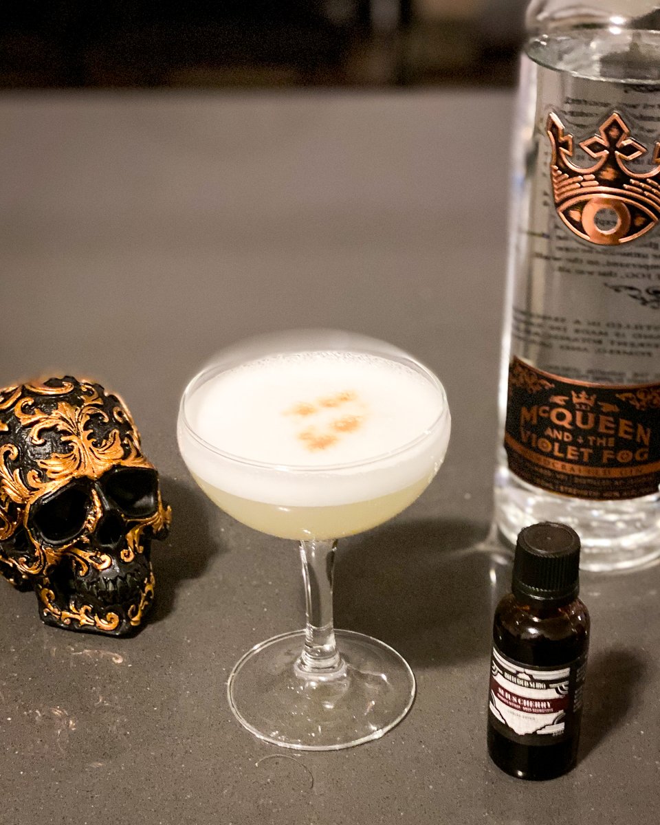 CSVS_QC's tweet image. This #SundayFunDay, we&apos;re featuring the White Lady cocktail using @McQueenVF and @Bittered_Sling Suius Cherry Bitters. Head over to our Instagram to find the recipe! bit.ly/2KhHd4o #BitterBabes