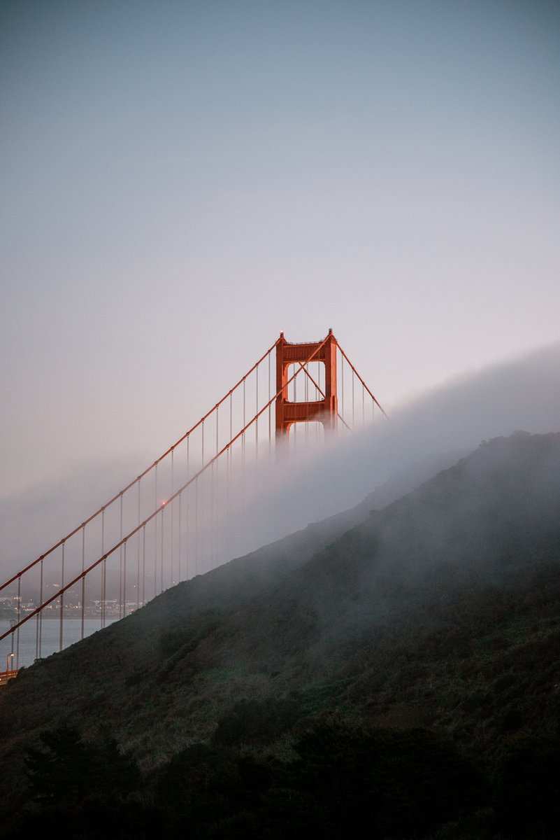 KhuongDo22's tweet photo. A little fog, a sunset, and the infamous red gate bridge https://t.co/515eIswphB