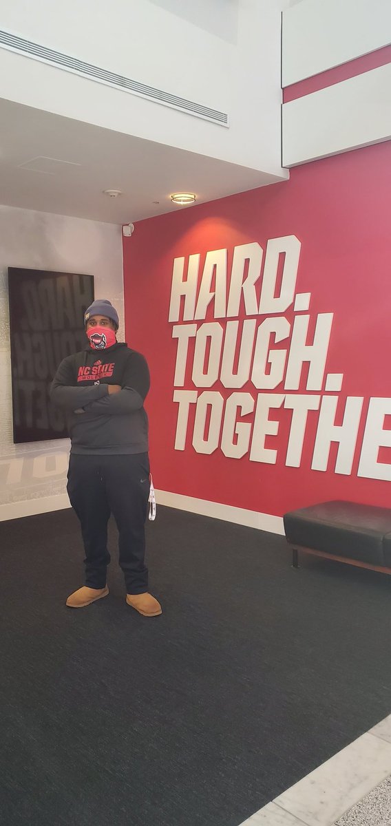 JustMari1908's tweet photo. Settled and Safe at his new Home NC State! Do Good and Be great!!!! @LyndonCooper5 ! https://t.co/OjRfwaZpqi