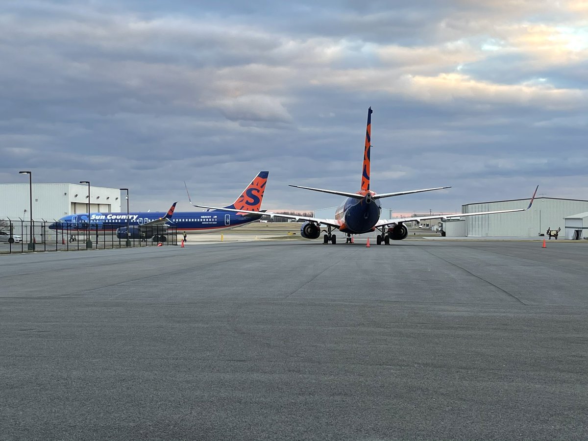 ILGspotter's tweet photo. Again thanks to @JetTipNet smart alerts, two Sun Country 737-800’s on the ramp at KILG. #N870SY #N836SY #KILG #JETTIPNET https://t.co/CwtI0bjVnw
