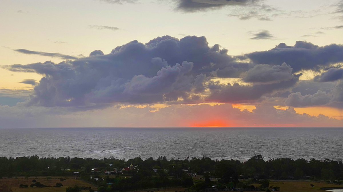 PAOLA_FIEGE's tweet photo. Frío y ventoso #Atardecer antes de la #lluvia. #PlayaVerde #Sunset #Uruguay 🇺🇾#Skifire #MisFotos #storm #TwitterNatureCommunity @StormHour @boleadorcharrua @chematierra @uruguaypostales @PuntadelEsteS @ThePhotoHour @LensAreLive @StormHourMark https://t.co/vANADXB9qL