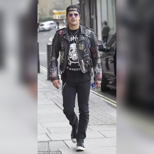 slashworldarg's tweet photo. #slashoffstage
Te imaginas caminando distraído y te cruzas con @Slash? Jaja 🤣
🤘🇦🇷🎩
#slash #offstage #streer #walk #walking #caminata https://t.co/4QBkjTzBkH