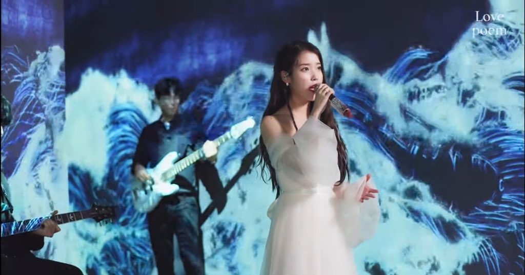 Above the time live clip 