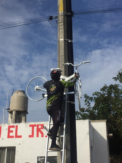RuidoEnLaRed's tweet photo. 🚲Ciclistas de diferentes ciudades del país rodaron este domingo para exigir #JusticiaParaJacinto, quien falleció en diciembre tras ser atropellado por un hombre que conducía en estado de ebriedad. 

📷@Por_jacinto https://t.co/EF8IOrRGQO