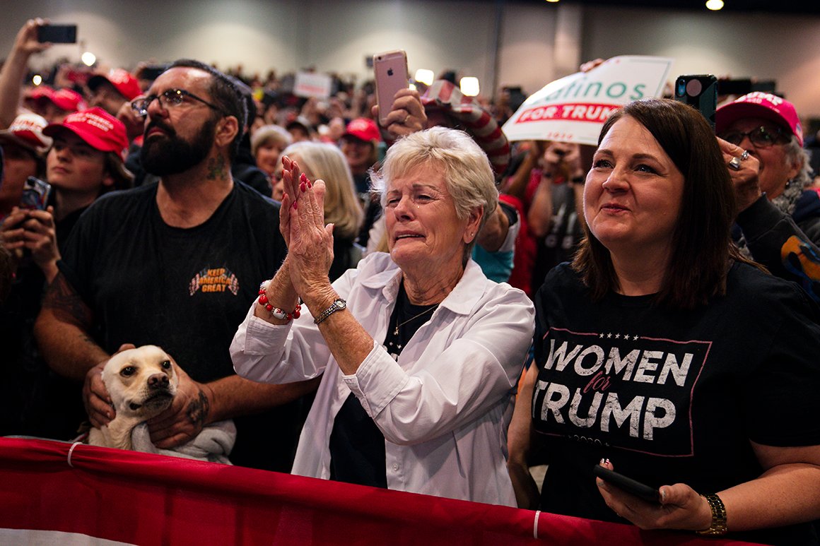 9/ News photography after Trump:Trump not disappearing. Look for more rallies and stunts. Even reveling in the court appearances. He needs the strokes. Add, the old paparazzi treatment.   @evanvucci  @AP_Images