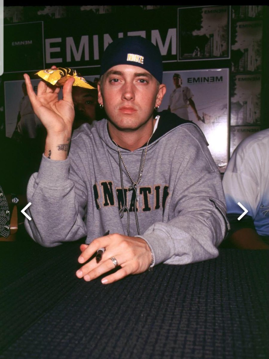 2)Eminem Top 10 Songs:1)Stan2)Lose yourself 3)Guilty Conscience 4)Sing for the moment 5)Kill You6)Till I Collapse 7)The way I am8)Without me 9)My name is 10)Criminal