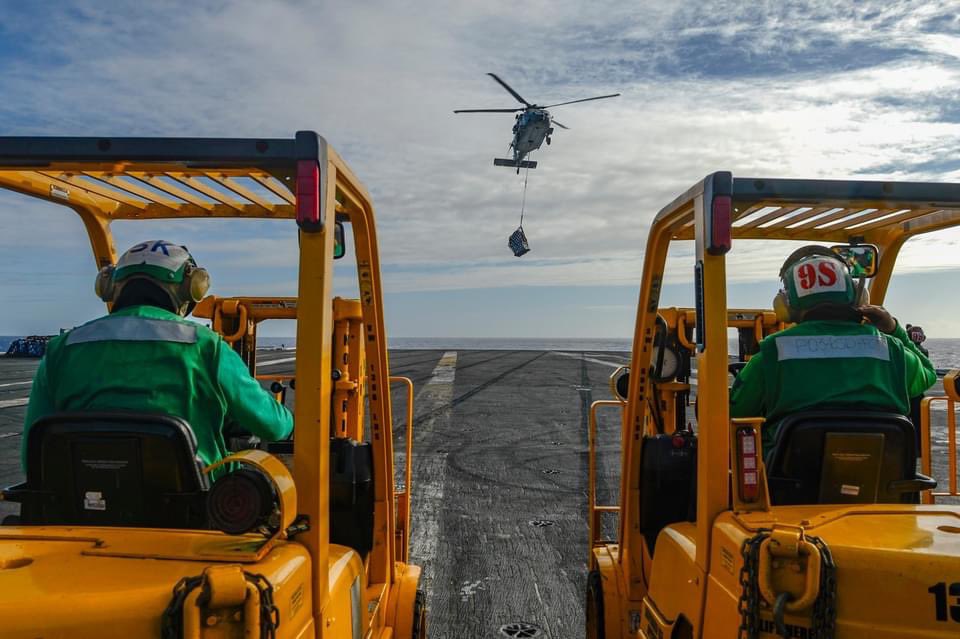 TheRealCVN71's tweet image. Just a little helo action from the "Eightballers" of HSC-8! #HeloOps #WeAreTR #NavalAviation @USNavy