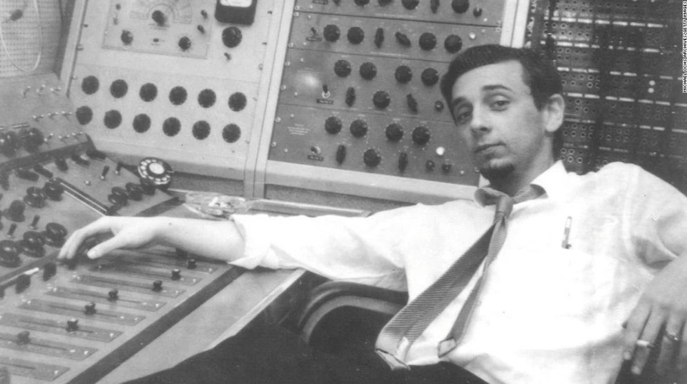 FlashbackMbm's tweet photo. Phil Spector Dies at 81 https://t.co/CclFCSuWqT