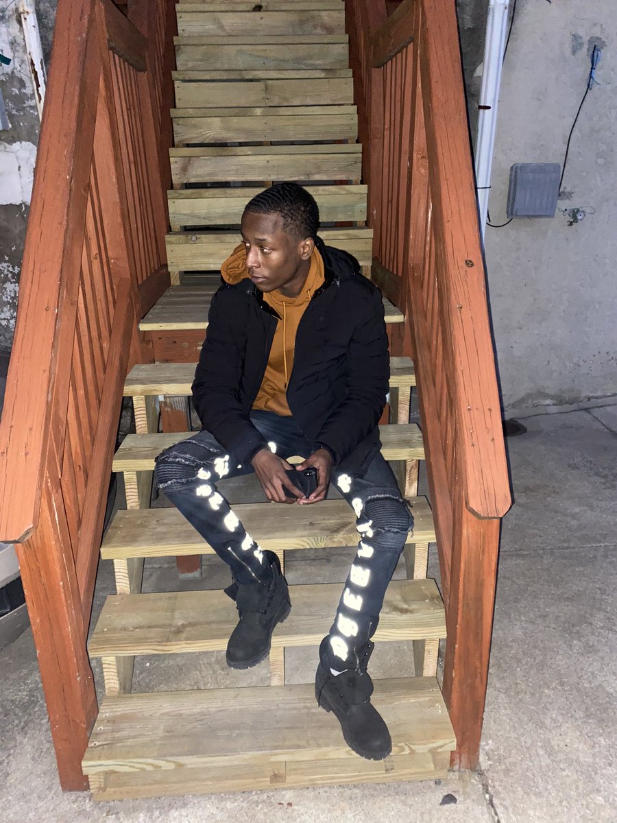mil215__'s tweet photo. tears full of blood my momma told me it was war pain 🩸.. https://t.co/9YaDR7a8kd