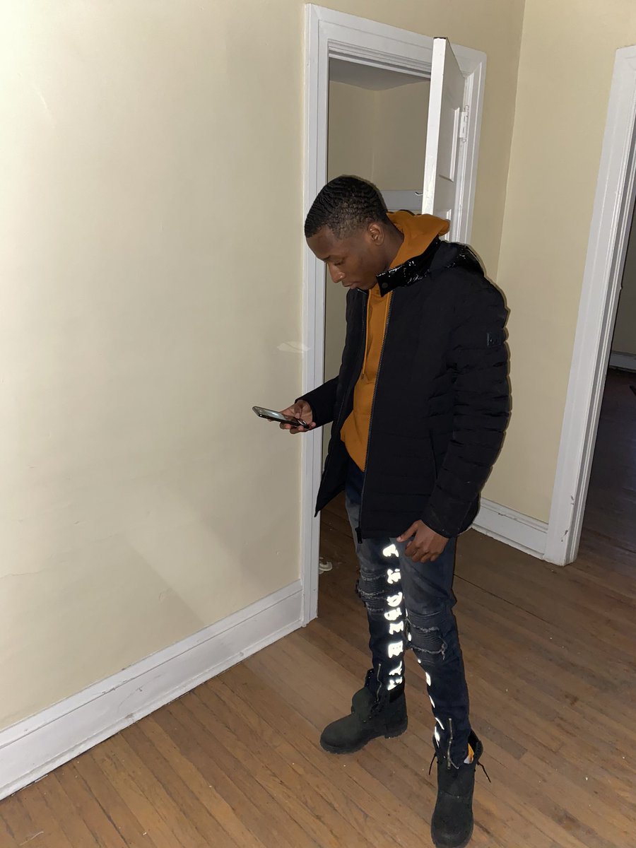 mil215__'s tweet photo. tears full of blood my momma told me it was war pain 🩸.. https://t.co/9YaDR7a8kd