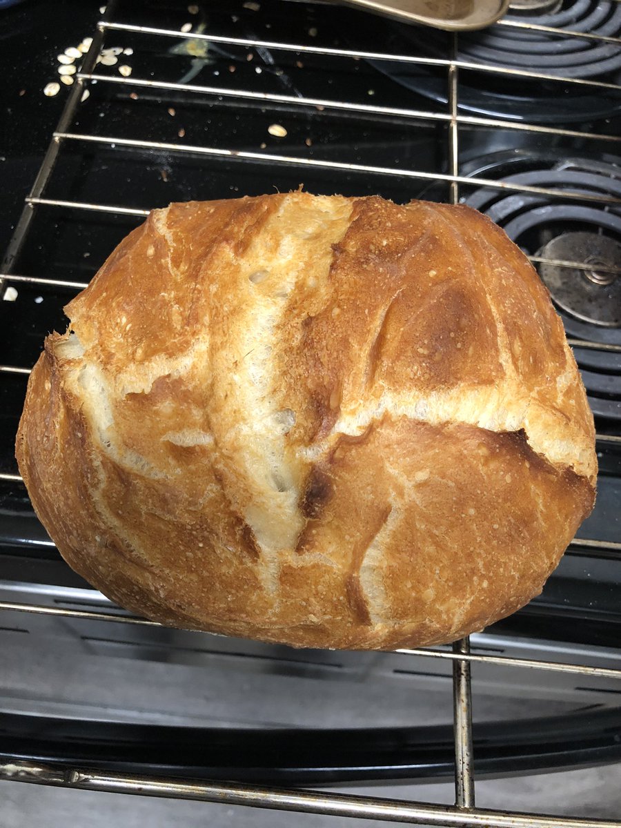 Fresh loaves from the same dough batch, cooling rack is Dutch oven, cutting board is pan baked. https://t.co/1J8h1aihAh