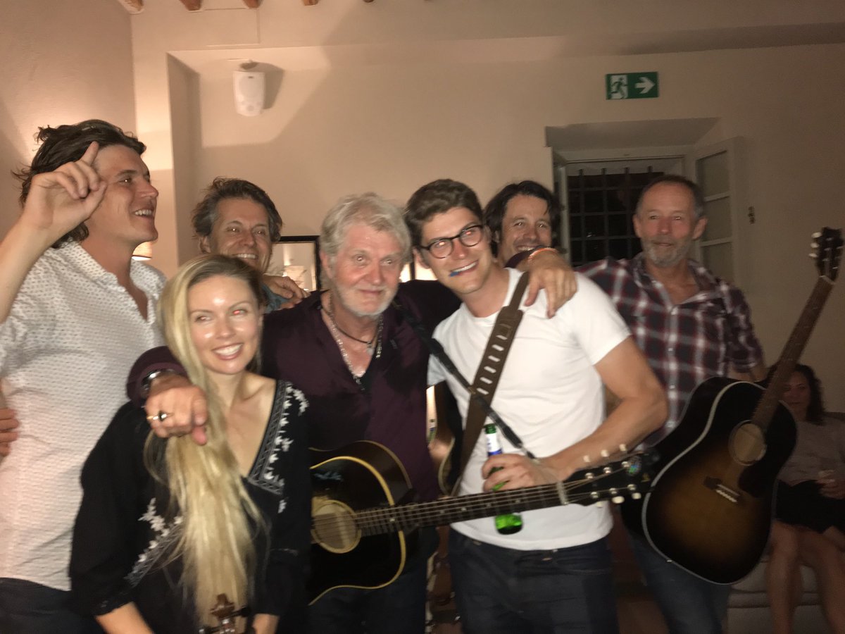 Remember when we could hug our pals!? Great times 2018 Tuscany <a href="/GKitchenParty/">Canada's Great Kitchen Party</a>  with some great people! ⁦<a href="/DevinCuddy/">Devin Cuddy</a>⁩ ⁦<a href="/kendelcarson/">Kendel Carson</a>⁩ ⁦<a href="/JimCuddy/">Jim Cuddy</a>⁩ ⁦<a href="/beingsampolley/">Sam Polley</a>⁩ ⁦<a href="/dustinbentall/">Dustin Bentall</a>⁩ ⁦<a href="/barneybentall/">Barney Bentall</a>⁩