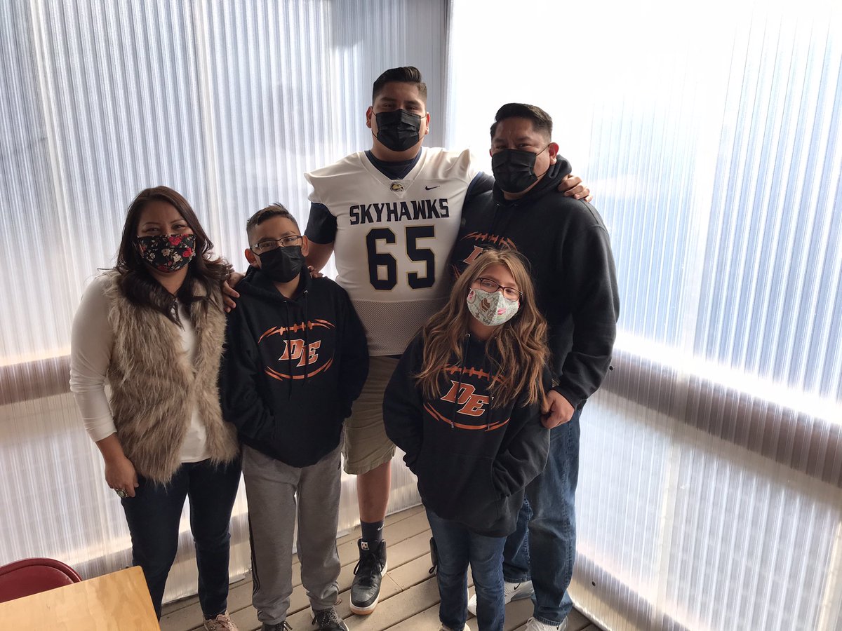AhboahJayden's tweet photo. Thank you @DGS_4ya and @Coach_Nady for a great visit. 
@TheFortFootball ##4Nali #MakeEmBelieve #FAWOMAW #LetsSoar

@DEdgeFootball @coachaustin_64 @RonTBAOL @ZacharyMcBry @SpiceBoy408 @CaliBloodLine81 @papirican21 @MAhboah @AhboahJennifer @navajotimes @ndnsports https://t.co/NU0am8JPiF