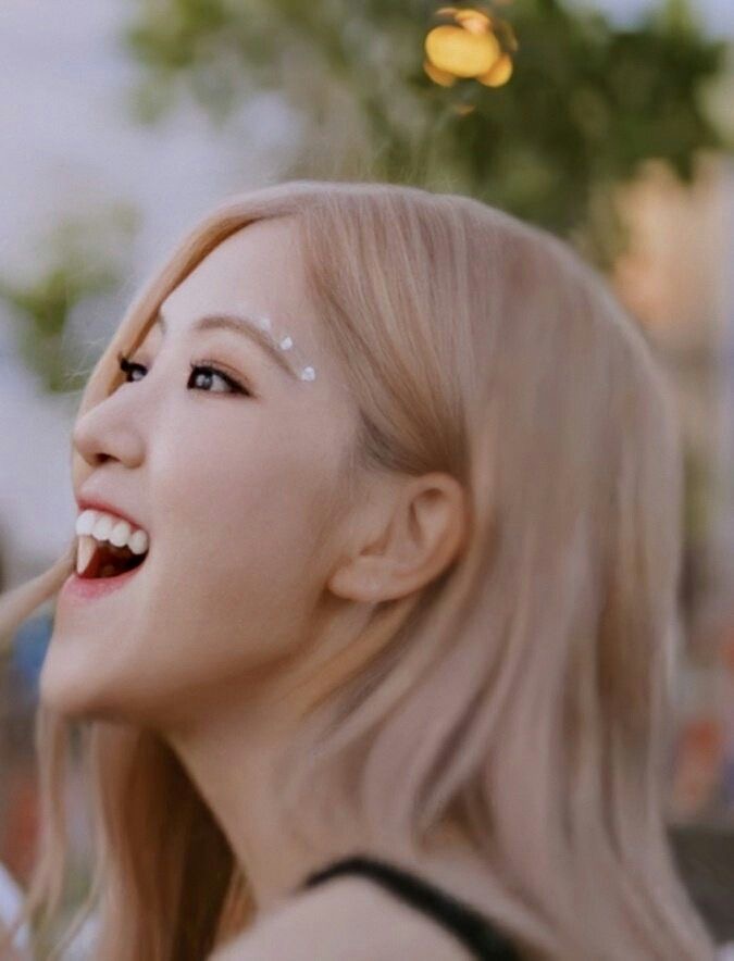rshourly's tweet photo. her beauty
#로제 #ROSÉ https://t.co/ydbXQMboxs
