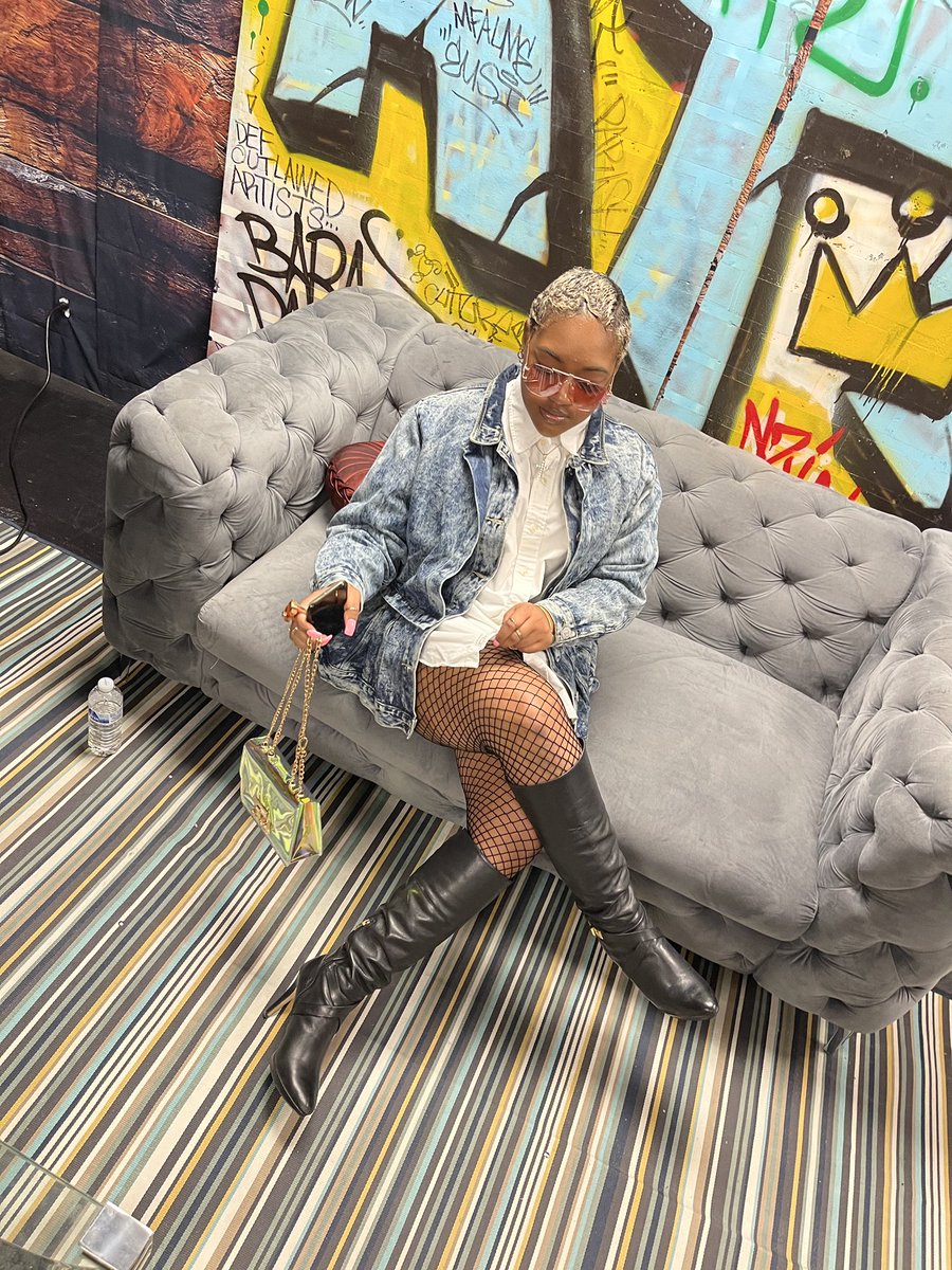 ImKyera's tweet photo. Wrapped up my first on camera interview of the year. 😎🤞🏾✨ https://t.co/lk9R2gLAB7
