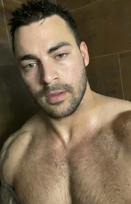 Shower Time! https://t.co/rzaiC9BSdq https://t.co/TF8UYD8DJt