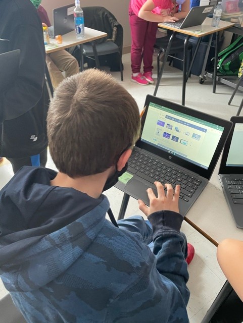 CusackElementa1's tweet photo. This past week, students were enjoying what their teachers had learned during the PD week-from Ms. McPhee's grade 3/4 students creating in Book Creator and discussing differences to Ms. McNeil's Gr. 1 students doing a Google Meet with their penpals-great job everyone! @CBVRCE_NS https://t.co/SUCFN6b1qS