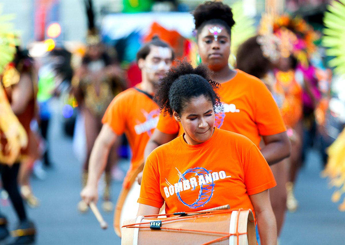 BrazilicaFest's tweet photo. Bombrando! (Lisbon, Portugal) performing with us for the International Samba Carnival Parade (2018)
🧡 BOMBRANDO 🧡
📸 Alan Henaghan
#Bombrando #Lisbon #Portugal #AlanHenaghan #Arts #Bateria #Beats #BrazilicaFest2021 #BringItOn21 #Carnaval #Culture #Creativity #Drumming https://t.co/dEAYRXPWfp