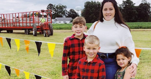 Former #TeenMom 2 star Jenelle Evans said in a video that her son Jace now lives with her full time. For most of his life, he lived with her mother Barbara, who said she still has custody. The details: https://t.co/YaqDX9iCBT https://t.co/2M5uIu3ibf