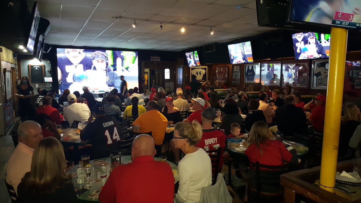 DaveJordanBN9's tweet photo. . @Buccaneers fans are glued to the tv watching this divisional matchup against the @Saints. @BN9 https://t.co/TJ97GqOSiI