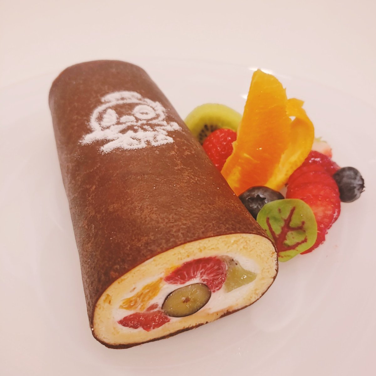 J O Friendshop Bistro J O J O S恵方ロール21 本日1月18日19時より予約開始 21年は124年ぶりに2月2日が節分です 甘酸っぱいフレッシュフルーツを巻きこんだj O特製ロールケーキを丸かぶりで 2 1 2 テイクアウトのみ 数量限定 事前