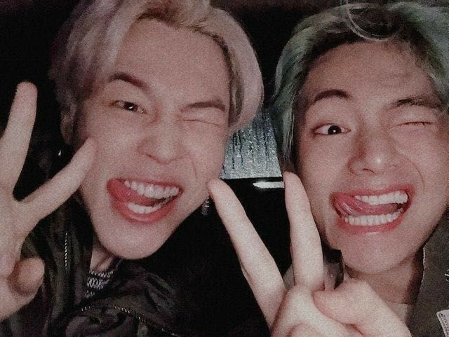AdeliaPopi's tweet photo. Kenapa harus soulmate yang ini😭mereka orang baik😭jangan hilangkan senyum Tae juga aaaa nggak bisa nggak bisa 😭#TaehyungYouArePerfect
#jiminyouareperfect https://t.co/ZTC3RXtxht
