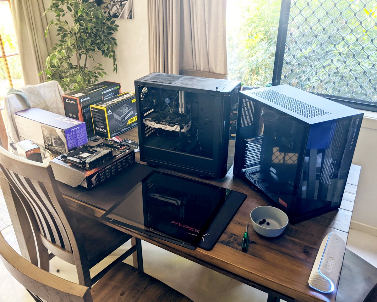 vinestdigital's tweet image. Lachlan&apos;s new PC in the making. Great for work AND for play! 🖥 ⌨️ 🎮

#PCBuild #WorkPC #GamingPC #WorkLifeBalance
