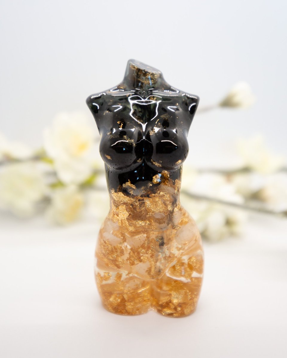 Let’s win some prizes tonight!! Comment a number between 1-50, and I’ll send you a prize discount to my shop! 💞

And one lucky number gets the grand prize discount🤭