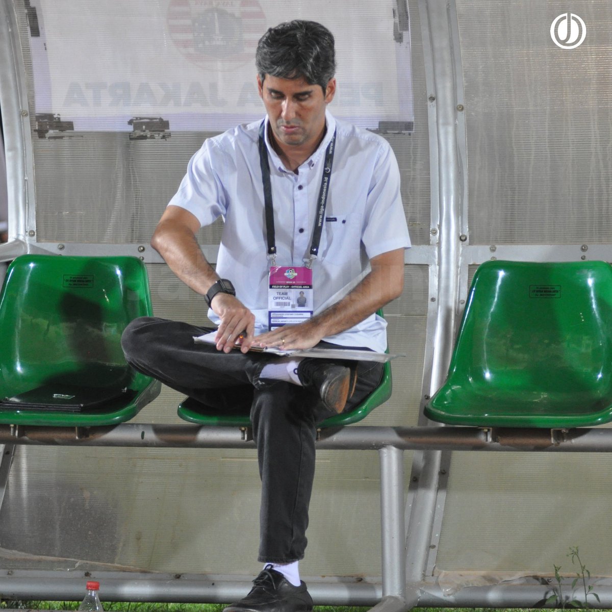 Fanboycrypto0x's tweet photo. Awal pekan, jangan sampai lupa apa-apa saja yang mesti dikerjakan. Kalo perlu dicatat 📝
#persija
#jakmania
#JakOnline
#guepersija
#banggajakmania
#UpdateJO
#FotoJO https://t.co/Qf8a2HmyTj