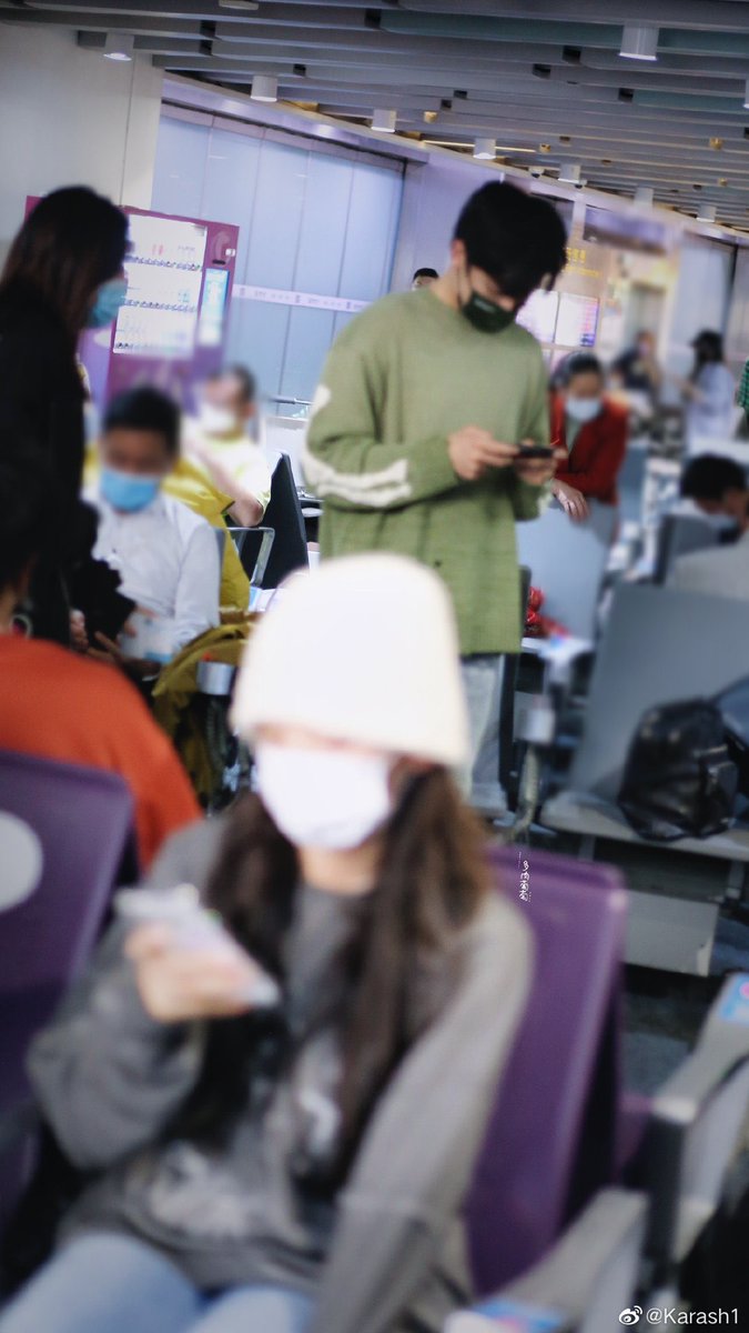 ming_yueye's tweet photo. 【 17.1.20 】

Yang Chao Yue &amp; Hou Ming Hao departed from sanya together, heading off to film the next episode. 

✨ : To avoid scandal and unnecessary fan wars, they did not communicate infront of the fans. 

#WhenWeWriteLoveStory #明越夜 
#杨超越 #侯明昊 #MingYueYe https://t.co/8mDTAKPGHb