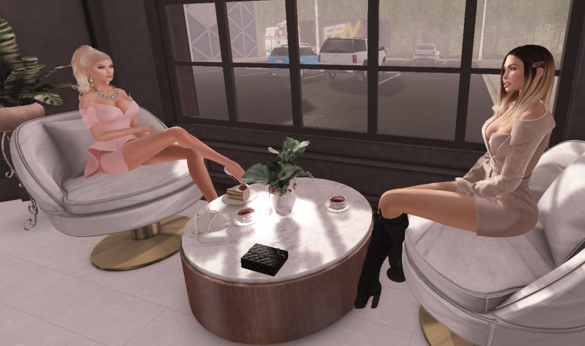 OfficialKrysK's tweet photo. Time for a meeting over tea with an old, old, OLD friend. What a reunion, I must say. @NotAlisonDaines
#alwaysaboveyou #transcendence #wereclassy #youretrashy #queen ππ https://t.co/9xULaUxVLV
