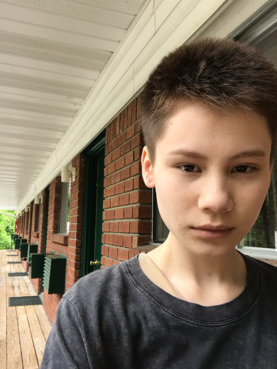 june 1 2018, filming at the motel (after Steve runs out of the car to do the movements on the beach for Jesse )with  @BrandonPerea, Phyllis Smith,  @Chloerlevine, and  @rizwanahmed