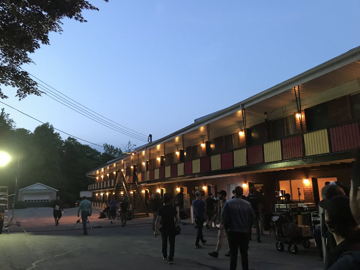 june 1 2018, filming at the motel (after Steve runs out of the car to do the movements on the beach for Jesse )with  @BrandonPerea, Phyllis Smith,  @Chloerlevine, and  @rizwanahmed