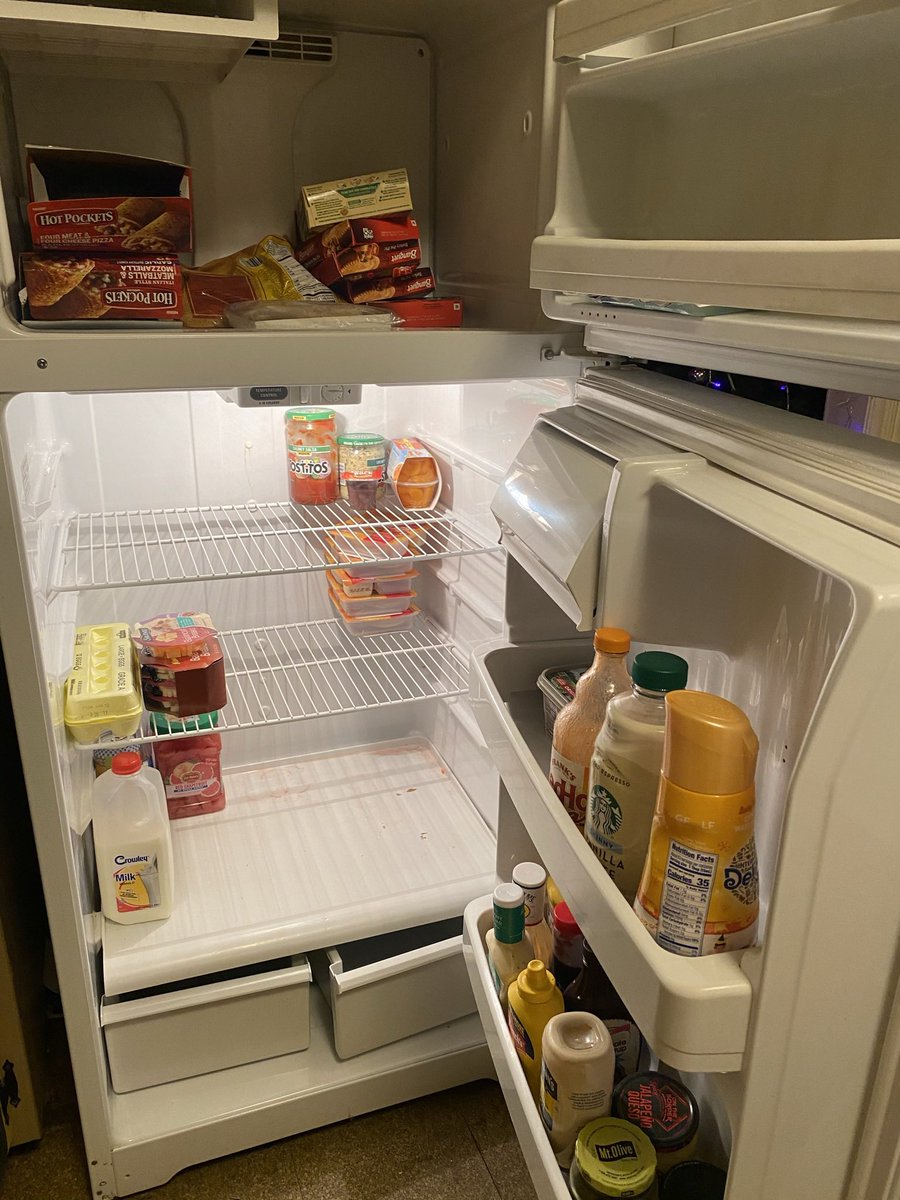 bribbXXXX's tweet photo. @yashar Could I get help? I’m out of work due to exposure.. Best case is I return next week with a paycheck in three weeks.. if not, 2 &amp; then 5. I’m going to miss $800 in bills &amp; this is what my fridge looks like right now. Please help! I have $80 to my name. $BriiBriR https://t.co/Z4FfaAE8Mx
