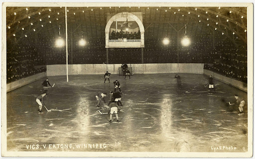 With the  @NHLJets back on the ice, and lockdown time on my hands, I started wondering about Winnipeg’s hockey history. In particular, how it began, and the buildings they played in, during the early days of the city, more than a century ago. A thread: 1/20