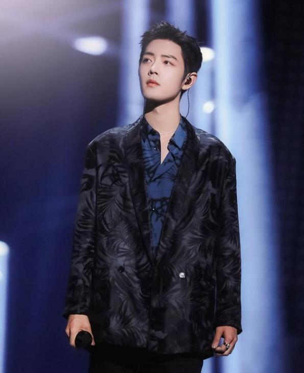 "Getting out early is also the most correct choice, but whether it was due to being silenced or other reasons, their sudden disappearance is undoubtedly a good thing for Xiao Zhan."